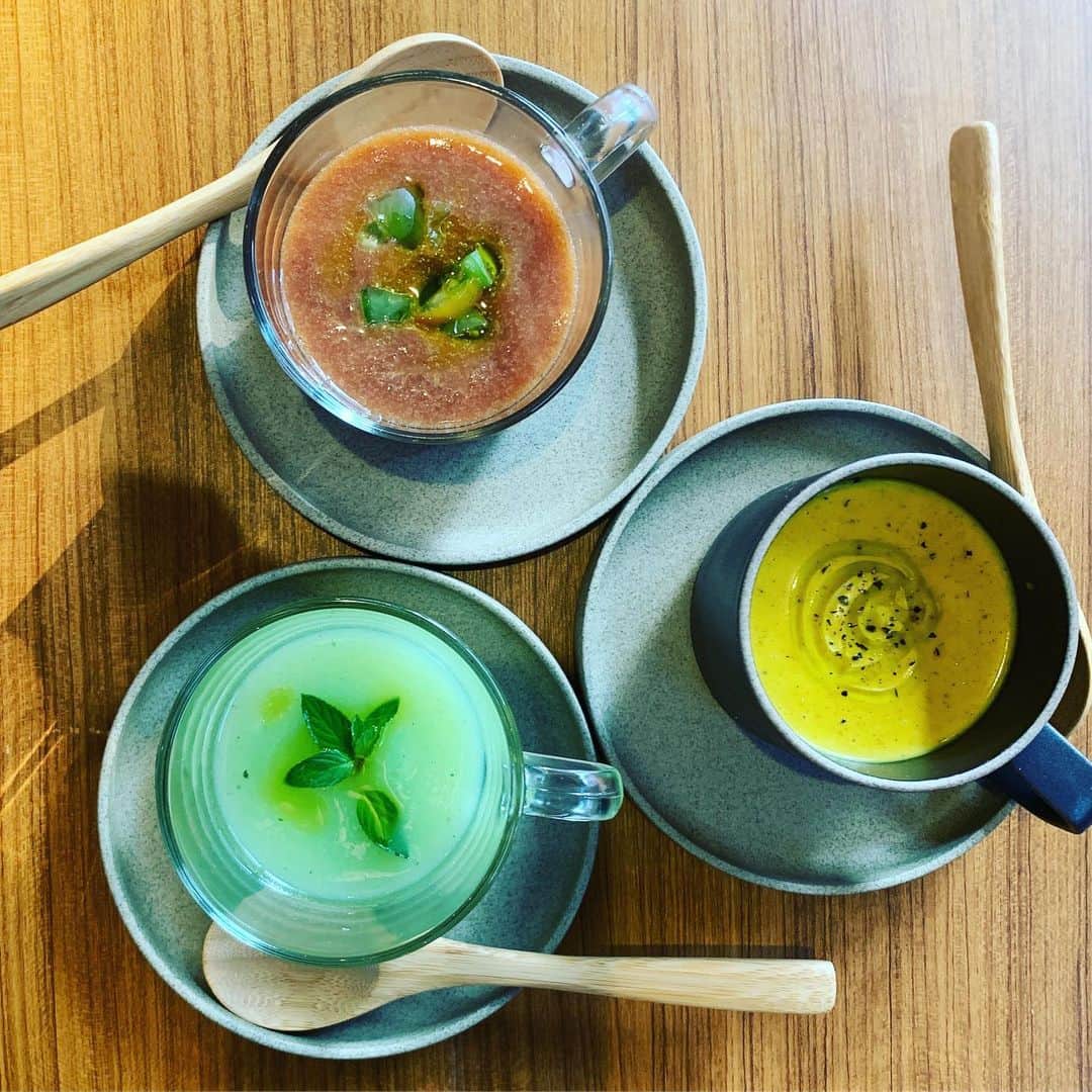 武田双雲さんのインスタグラム写真 - (武田双雲Instagram)「chikyuはスープも最高なんだよなぁ 冷静もあったかいのも  #organic #chikyu #kugenumakaigan」8月19日 16時36分 - souun.takeda
