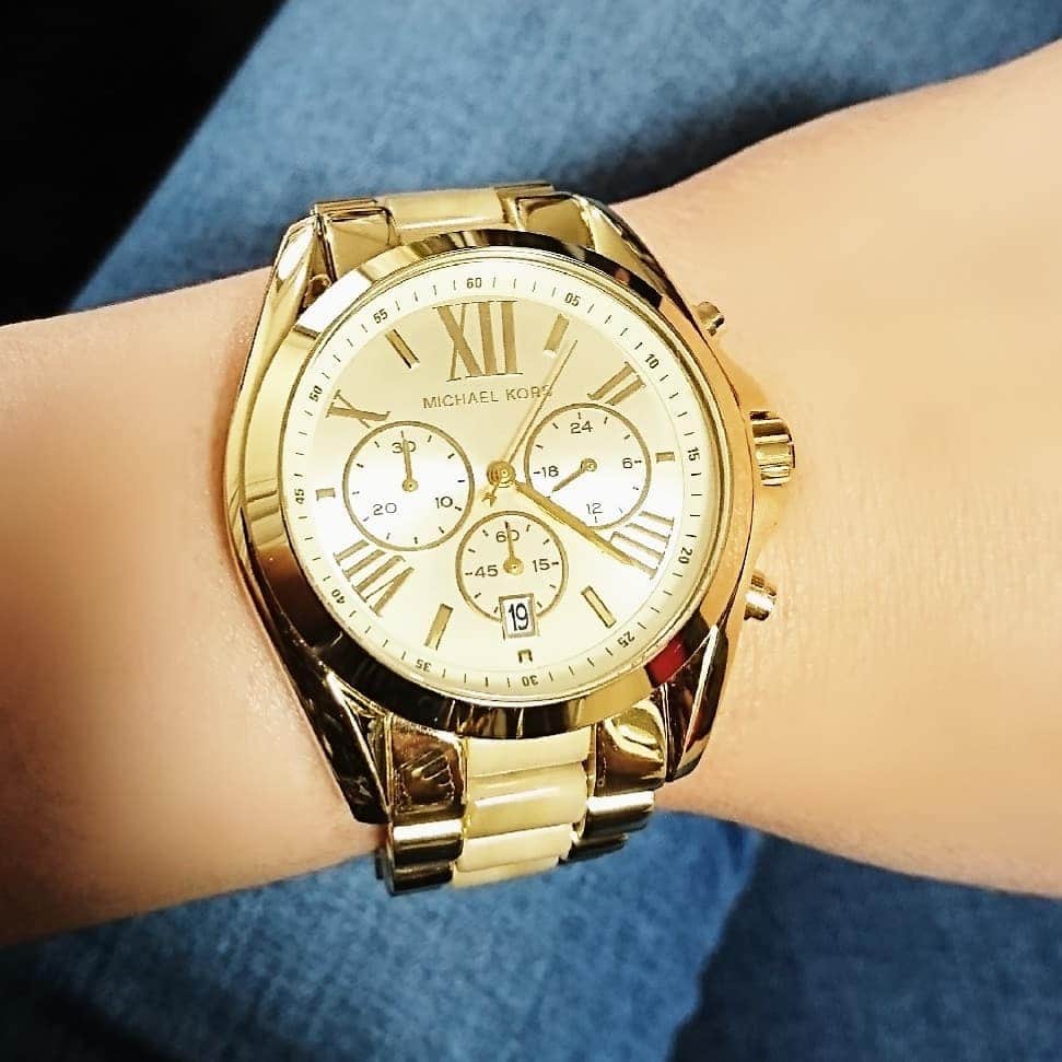 西国原礼子さんのインスタグラム写真 - (西国原礼子Instagram)「MICHAEL KORSの時計を最近愛用しています✨  #michaelkors #gold」8月19日 16時36分 - rachel_thousand