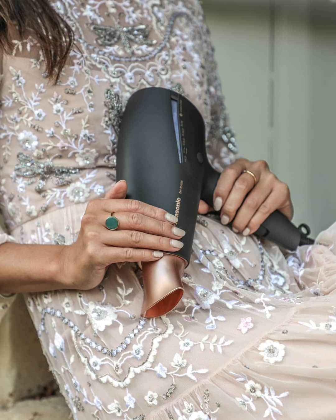 Mariko Kuoさんのインスタグラム写真 - (Mariko KuoInstagram)「AD | Getting ready for a dreamy evening in the French countryside using the new @PanasonicBeautyUK Nanoe + Double Mineral Advanced hairdryer available now from @Bootsuk.  Using an intelligent heat sensor which adjusts the dryer heat, this hairdryer cares for my hair and prevents heat damage.  I love how it also comes in a matt black finish with rose gold accent.  Tres chic! #PanasonicNA98 #LoveisintheHair #AD」8月19日 16時39分 - marikokuo