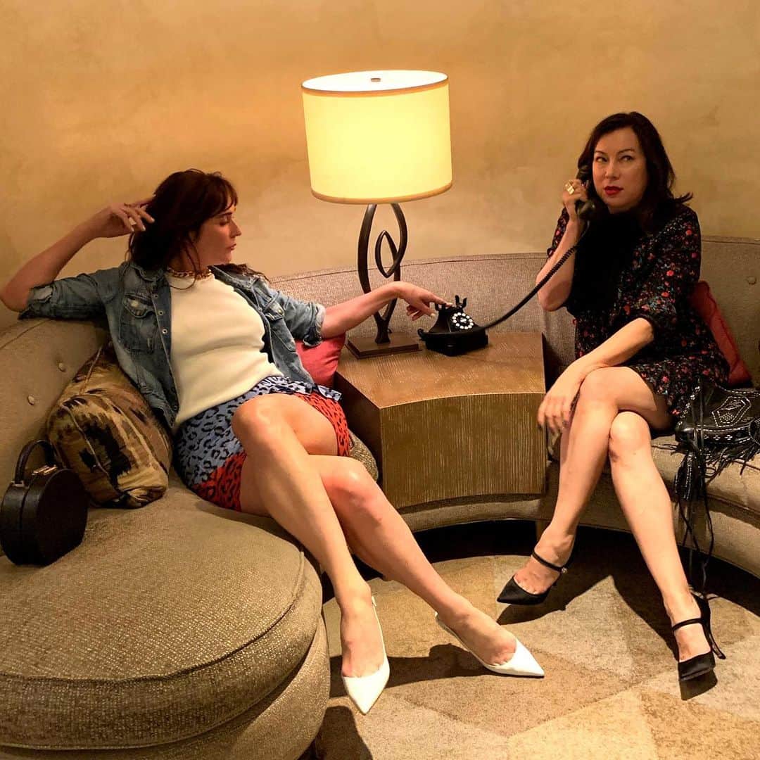 ジェニファー・ティリーさんのインスタグラム写真 - (ジェニファー・ティリーInstagram)「Late night at the #BeverlyHillsHotel. 📞」8月19日 16時52分 - jennifertilly