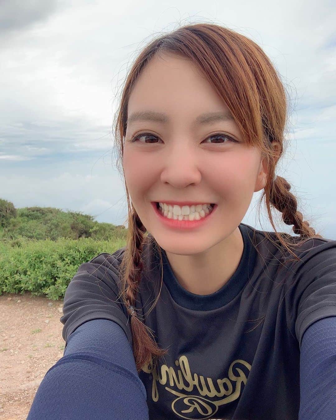 上杉あずさのインスタグラム：「. #由布岳 #サクッと #登山 夏バテで失いかけていた体力を持ち直そうと思って登ってきた⛰ 疲れたけど楽しかったゾ！！ #mountain #mounting #climb #japan #oita #yufu #yama #⛰ #🗻 #rawlings #new #wear #sports #goods #山 #山登り #大分 #湯布院 #由布院 #半年ぶり #体力強化 #転けすぎて #アザだらけ」