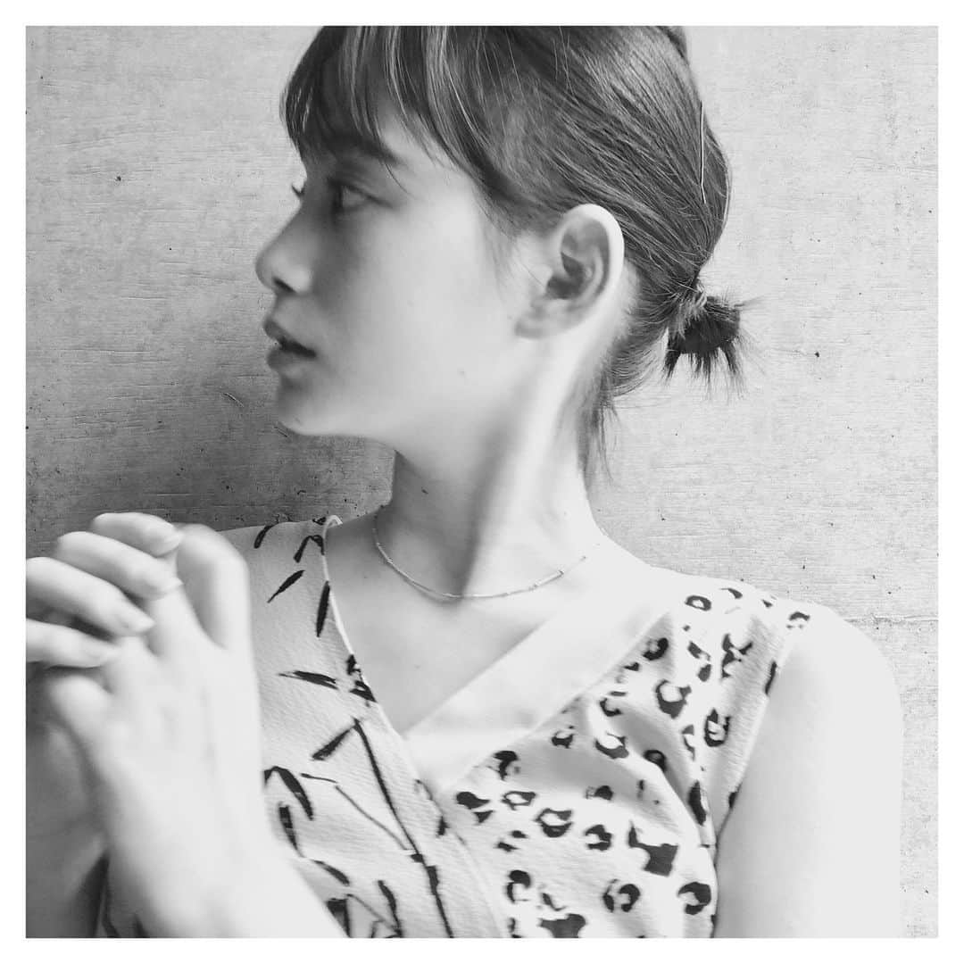 のインスタグラム：「きゅっ。#一つ結び ⚪️⚫️」