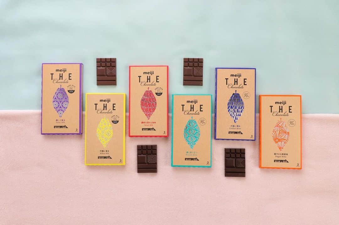 【公式】明治 ザ・チョコレートさんのインスタグラム写真 - (【公式】明治 ザ・チョコレートInstagram)「＊﻿ 好きな色　好きな味　好きな香り・・・﻿ みんなそれぞれ違うから。﻿ ﻿ パステルカラーに彩られたチョコレート、﻿ あなたの好みのカラーをチョイスして。﻿ ﻿ 自分の『好き』に貪欲に🎨🍫﻿ ﻿ ﻿ #thechocolate#ザチョコレート#明治ザチョコレート#明治#meiji#チョコレート#chocolate#ビーントゥバー#beantobar#チョコ好き#meijithechocolate#夏休み#パステルカラー#カラフル#チョコレート好き#チョコ#チョコレート中毒#チョコ大好き#板チョコ#板チョコレート#クラフトチョコレート#毎日チョコレート#夏のスイーツ#置き画#置き画クラブ#置き画倶楽部#置き画くら部#必需品#ホームパーティ#テーブルコーディネート」8月19日 17時05分 - meiji_the_choco