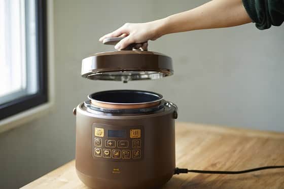 スパイスを加えたスロークッカーアップルソースのレシピ