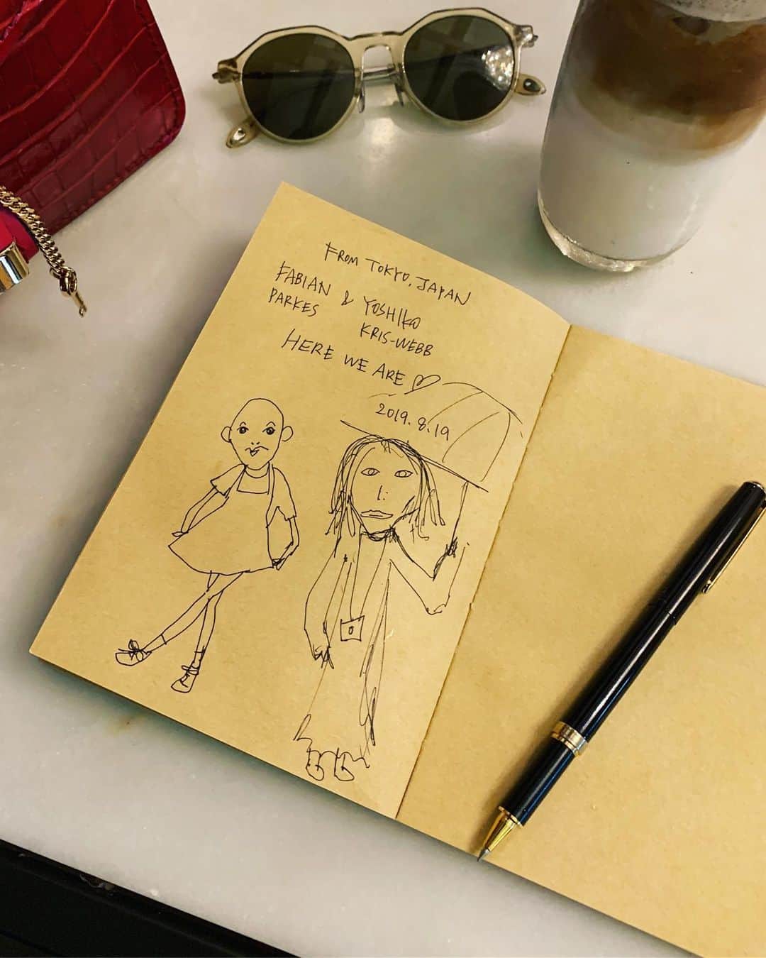 Yoshiko Kris-Webb クリス-ウェブ佳子さんのインスタグラム写真 - (Yoshiko Kris-Webb クリス-ウェブ佳子Instagram)「Lannai Coffee Restaurantで雨宿り。互いの似顔絵を描いてみたけど共に絵心なさすぎる😑が、真心はある✨ #杭州に出逢う」8月19日 17時12分 - tokyodame