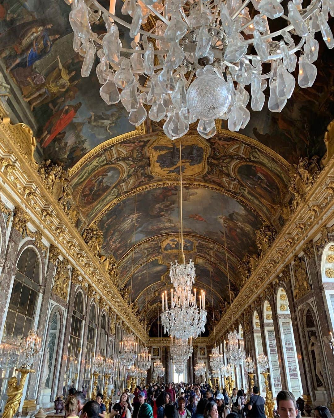 エリナ シルカさんのインスタグラム写真 - (エリナ シルカInstagram)「Palace of Versailles  ベルサイユ宮殿は大雨だったし、双子はグダグダだったけど、 中がすごすぎて感動しました👸🤴 * * * * #france #summerholiday #paris #palaceofversailles #momlife #twinmom #boygirltwins #twinmom #toddlertravel #ベルサイユ宮殿 #フランス #パリ #子連れ旅行 #双子 #双子育児 #双子ママ #2歳10ヶ月」8月19日 17時13分 - laura_elina_ymd