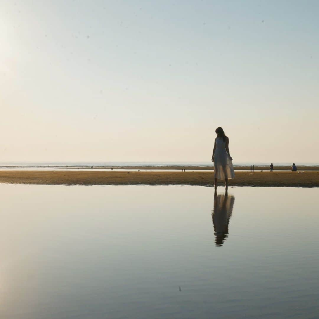 越馬千春さんのインスタグラム写真 - (越馬千春Instagram)「. . 香川県 父母が浜海岸🏖 . 写真で見てからずっと来たかった場所です💓 今年行けて良かったな✨ . . 夕陽のタイミングより少し早めに来ましたが、とっても綺麗でした✨ . #父母ヶ浜 #父母が浜 #父母ヶ浜海岸 #四国 #香川旅行 #香川県 #香川 #日本のウユニ塩湖 #日本のウユニ塩湖と呼ばれている #香川のウユニ塩湖  #ウユニ塩湖 #🇧🇴 #日本 #🇯🇵 #海」8月19日 17時33分 - chiharukoshiba