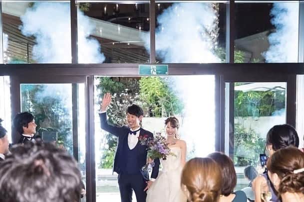 Wedding Park 公式さんのインスタグラム写真 - (Wedding Park 公式Instagram)「🥰ハナレポ投稿ありがとうシェア🥰﻿ ﻿ こんばんは！ハナレポ編集部のがみこです😉✨ ﻿ ﻿ ハナレポを作成し終わったあとは、ぜひ、@weddingpark をタグ付けしていただき、ハナレポのキャプチャをシェアしてくださいね👐﻿ 公式インスタでありがとうの気持ちを込めてシェアさせていただきます🌟﻿ ﻿ 今回は、プロポーズされた思い出の場所沖縄で前撮りを行った、@aya.mzwedding さんご夫婦のハナレポをありがとうシェアです💛 ﻿ ﻿ —————————————————————﻿ 👰@aya.mzweddingさんのハナレポ📝﻿ https://s.weddingpark.net/hanarepo/4365/﻿ ————————————————————— ﻿ ① 思い出の沖縄でプロポーズを再現した前撮り💍﻿ ② ドレスは王道×人とのかぶりにくさで、ヴェラウォンリスベスに決定👗﻿ ③ 自宅のインテリアを活用して、自分たちらしさを🎨﻿ ④ 二次会の入場は花火と一緒に🎆﻿ ﻿ //////////////////////////////﻿ #ウエパ と #ハナレポ をつけて﻿ 投稿して下さい❣️﻿ 素敵な投稿は @weddingpark で﻿ ご紹介させていただきます！﻿ //////////////////////////////﻿ ﻿ #ハナレポ #ウエパ #ベストハナレポ #ウエディングパーク #日本中の卒花嫁さんと繋がりたい #日本中のプレ花嫁さんと繋がりたい #2020春婚 #2020夏婚 #2020秋婚 #2020冬婚 #2019夏婚 #2019秋婚 #2019冬婚 #ウェディングレポ #前撮りポーズ #沖縄前撮り #プロポーズフォト #入場演出 #入場シーン #会場装飾 #ウェルカムスペース装飾 #verawangリーゼル #verawanglisbeth #verawang #ヴェラウォン」8月19日 17時45分 - weddingpark