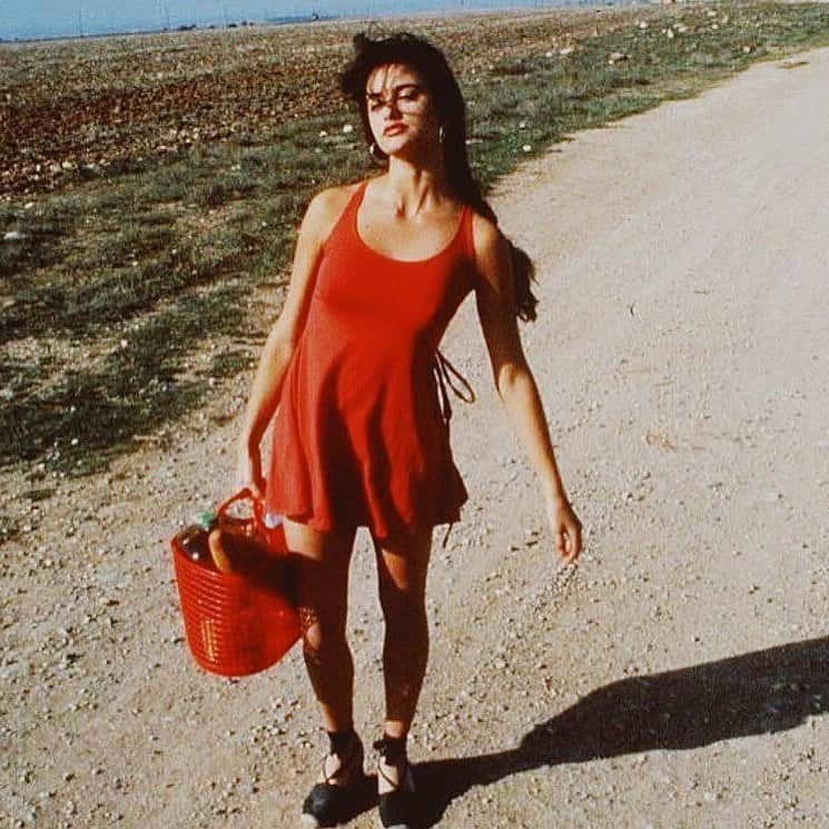 Meganさんのインスタグラム写真 - (MeganInstagram)「Penélope Cruz in Jamón, Jamón 〰Directed by Bigas Luna, 1992  #penelopecruz #jamonjamon」8月19日 17時43分 - zanzan_domus