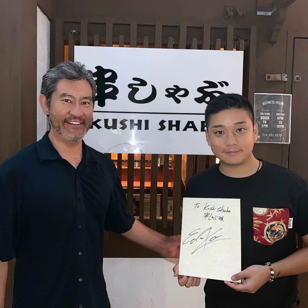 のインスタグラム：「リトル東京にある串カツ/しゃぶしゃぶ店 「串しゃぶ」様にサインを飾らせて頂きました! ずっと幼い頃から抱いてた夢の１つだったので、感動してます... ありがとうございました!! It was one of my dreams to get asked for autograph from a restaurant! Go check “Kushi Shabu” in Little Tokyo LA:-)) It’ll be on the wall! Thank you so much😭🙏」