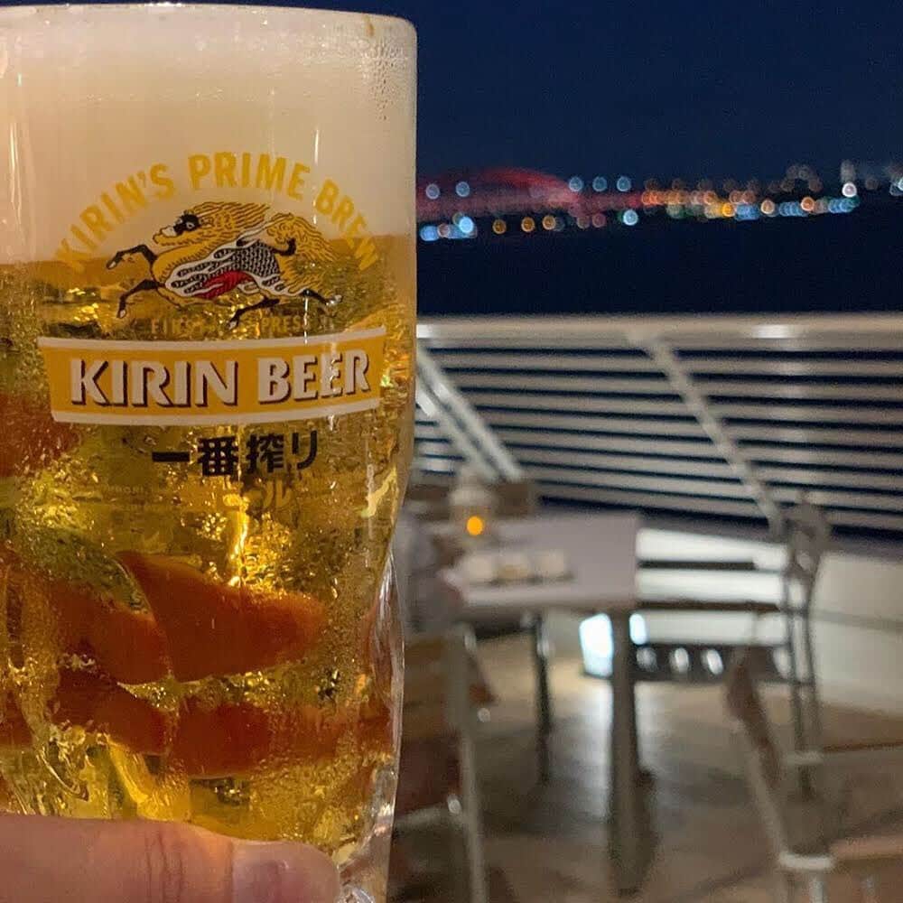 キリンビールさんのインスタグラム写真 - (キリンビールInstagram)「【 #きょうのキリン 投稿をご紹介👏】この季節ビールをおいしくいただくなら、やっぱり #ビアガーデン ですよね👍✨﻿ ﻿ 今回はキリンビール×ビアガーデンの写真をいただいたので、ご紹介させていただきます😊﻿ ﻿ １枚目﻿ 📷:@yunyupooh さん﻿ 🍺:外で飲むビールは最高😎👌﻿ ﻿ 2枚目﻿ 📷:@kayoka_yo さん﻿ 🍺:おいしい料理と一緒に😋🍴🙏﻿ ﻿ 3枚目﻿ 📷:@tomatogirai0803 さん﻿ 🍺:おしゃれなおつまみでビールが進む😍💕﻿ ﻿ 4枚目﻿ 📷:@prosperity.masa さん﻿ 🍺:ビアガーデンからの夜景と🌃✨ #乾杯🍻﻿ ﻿ ﻿ みなさんのビアガーデンでの楽しい思い出を﻿ #きょうのキリン で教えてくれたらうれしいです😘﻿ ﻿ ステキな写真をありがとうございました👏﻿ ﻿ ﻿ #ビール好きと繋がりたい #お酒好きと繋がりたい #ビアスタグラム #ビールのある生活 #ビアガーデン🍻 #キリン一番搾り #一番搾り #一番搾りフローズン生 #フローズン生 #外ビール #外でビール #昼ビール #夏ビール #夏の思い出 #🍺 #🍻 #キリン #キリンビール #kirin #kirinbeer」8月19日 17時55分 - kirin_brewery