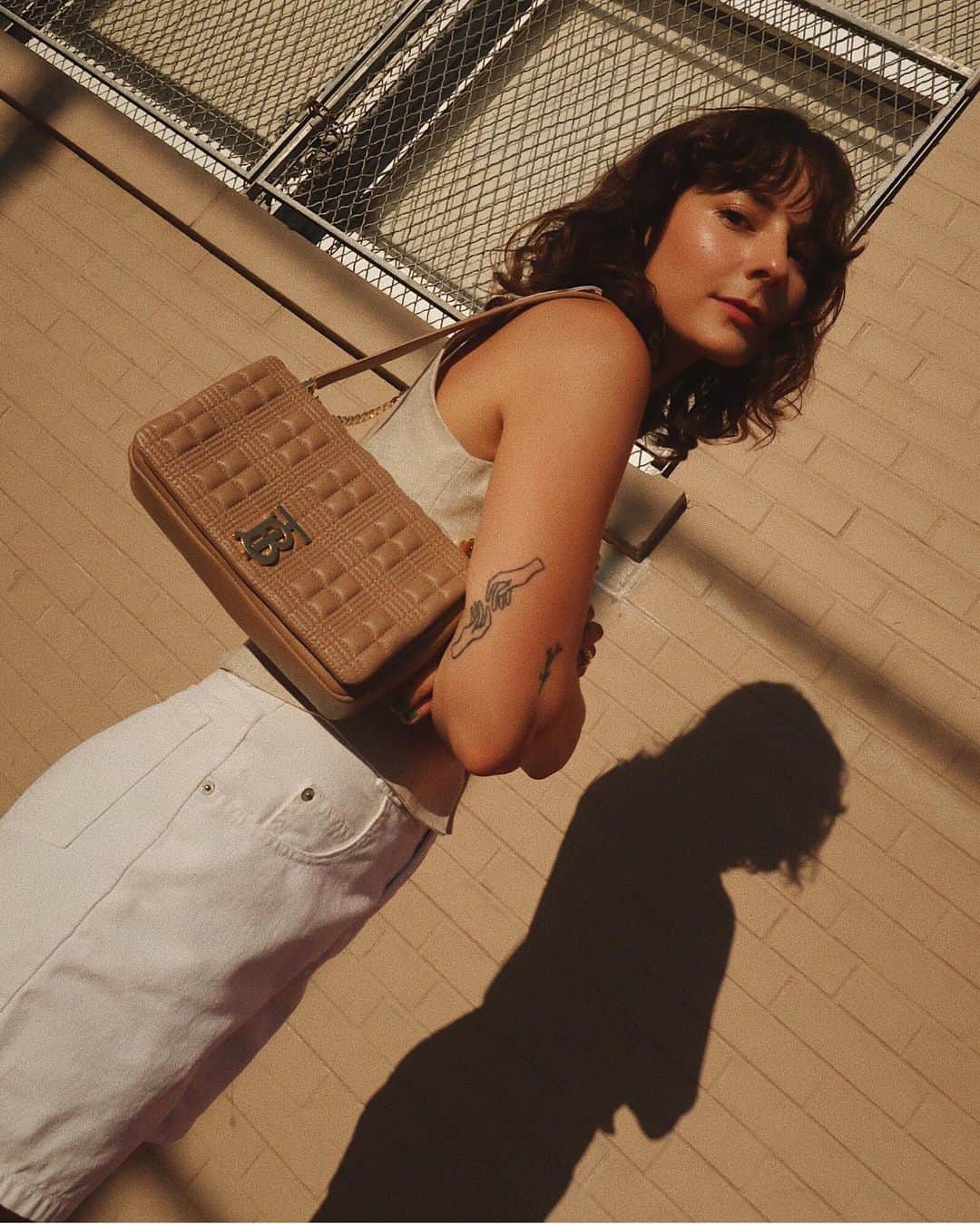Burberryさんのインスタグラム写真 - (BurberryInstagram)「#InBurberry . @Alyssainthecity celebrates #Burberry Beige, wearing the #LolaBag – our new #BurberryAutumnWinter19 runway bag in camel quilted check . #TBRT #BurberryGeneration」8月19日 17時59分 - burberry