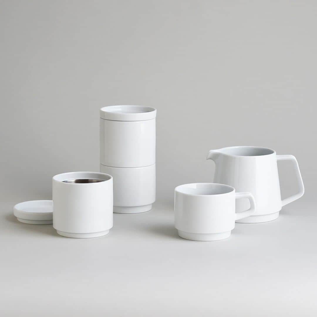 のインスタグラム：「[Collection: FARO]⁠ ⁠ 岬にそびえる灯台をイメージしたコーヒーウェア。ドリッパーとカップ、全てのパーツがすっきりと積み重なり、スリムな佇まいです。⁠ 詳しくはKINTOのWEBSITEをぜひご覧ください。（プロフィールをクリック @kintojapan） ⁠ ---⁠ FARO resembles a lighthouse standing on a cape. Each part is designed to stack neatly together for a sleek appearance. Check out on KINTO website (see link in bio @kintojapan)⁠ .⁠ .⁠ .⁠ #kinto #キントー #faro #coffee #コーヒーのある暮らし #coffeetime #coffeegear #丁寧な暮らし #コーヒーウェア #coffeeware #design #デザイン #simplelife」