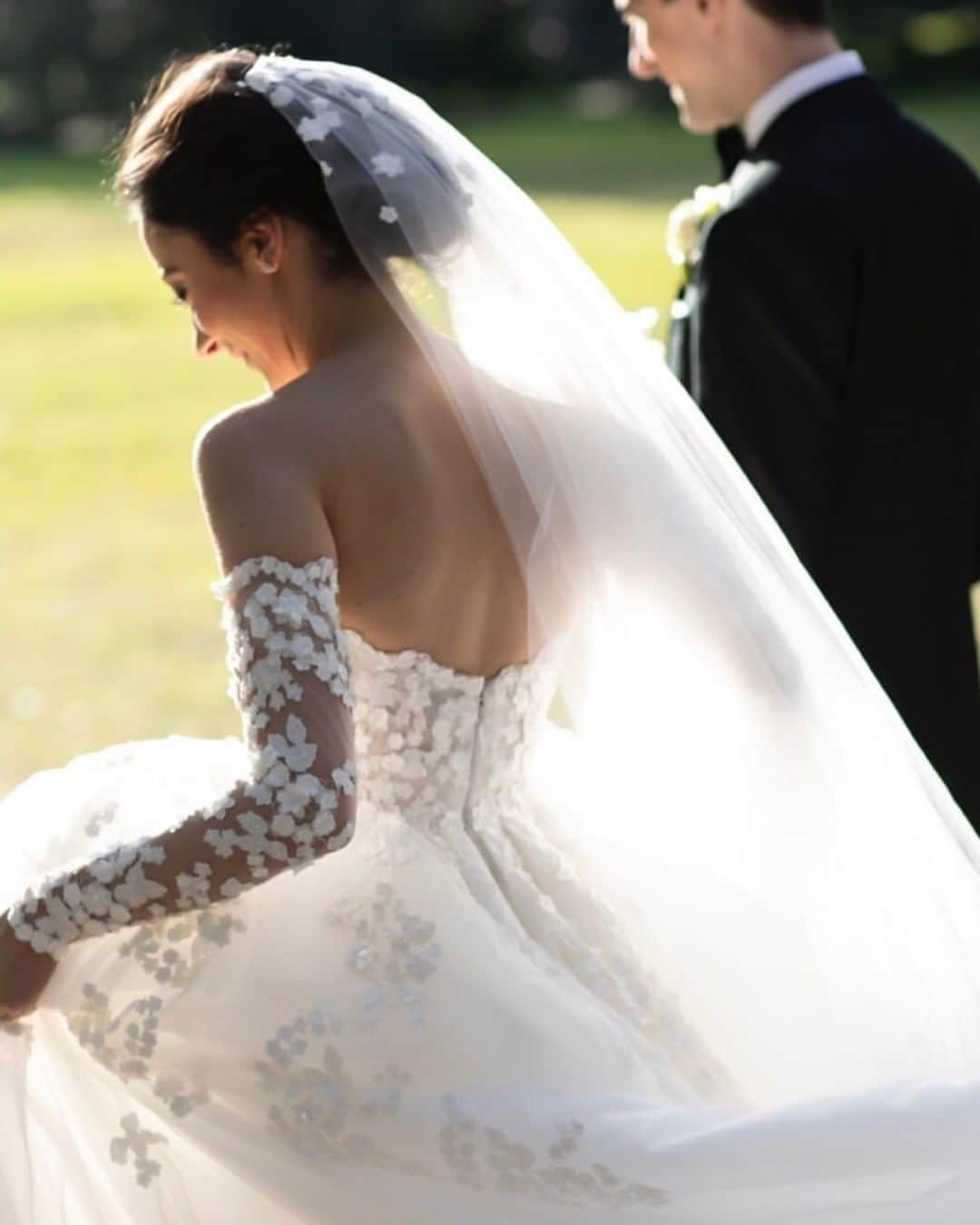 Steven Khalilさんのインスタグラム写真 - (Steven KhalilInstagram)「A soft and feminine custom gown for this #StevenKhalilBride. #StevenKhalil Photo @blumenthalphotography」8月19日 18時00分 - steven_khalil