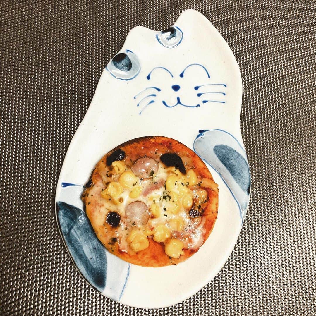 三澤康平さんのインスタグラム写真 - (三澤康平Instagram)「おん。朝ごはんのピザを、これに乗せると可愛いから載せる。」8月19日 18時09分 - misawa_kohei