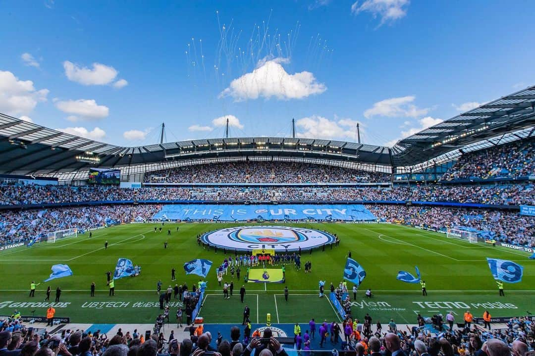 マンチェスター・シティFCさんのインスタグラム写真 - (マンチェスター・シティFCInstagram)「Some are born here, some are drawn here, but we call it HOME! ✨💙 #mancity」8月19日 18時28分 - mancity