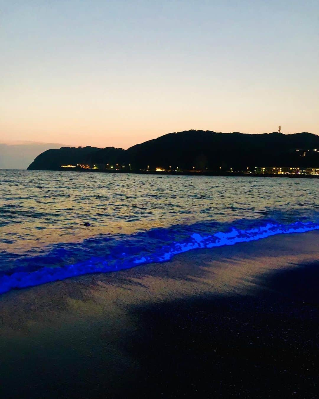 マイケル富岡さんのインスタグラム写真 - (マイケル富岡Instagram)「夏…海…夕陽… そして ブルーに光る波…♡ #bluewaves #beachone_zushi #逗子 #summer #resort #beautiful #love #ocean #beach #zushi #pwc #seadoo #マイケル富岡 #タレント #俳優 #actor #actorslife #jetski #surf #surfing」8月19日 18時28分 - michaeltomioka