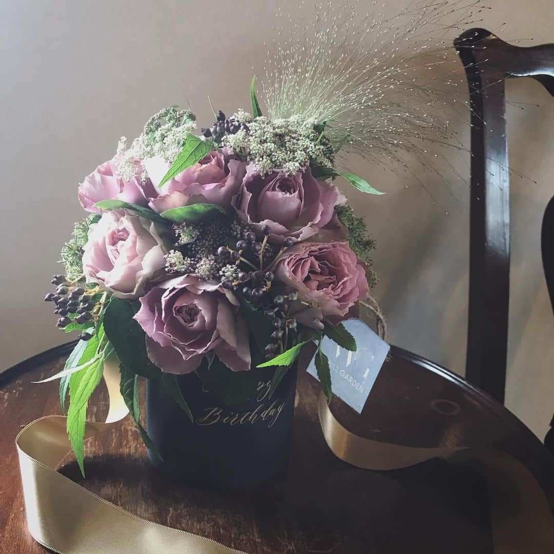 畑野ひろ子のインスタグラム：「birthday  flower🌹 @willgarden_official  #flower #flowers #birthdayflowers #boxflower」
