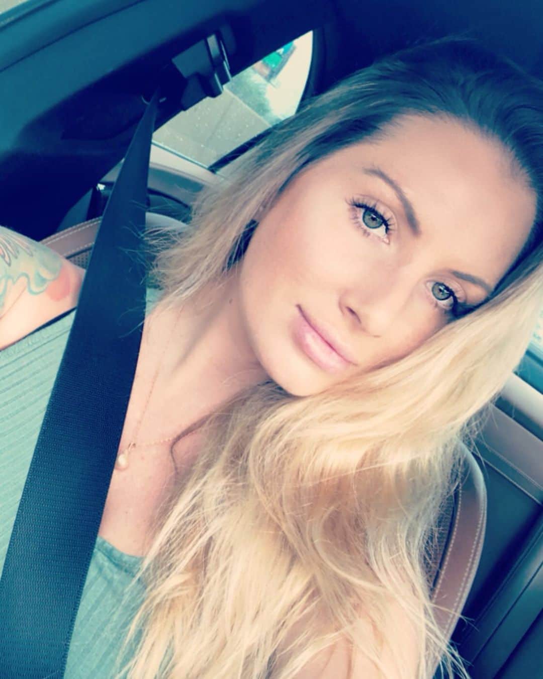 ティーガン・プレスリーさんのインスタグラム写真 - (ティーガン・プレスリーInstagram)「This stormy weather is making for great lighting. ⚡️ Lemons to lemonade 🍋  #teaganpresley #wifey #blonde #babymama」8月20日 5時25分 - msteagan