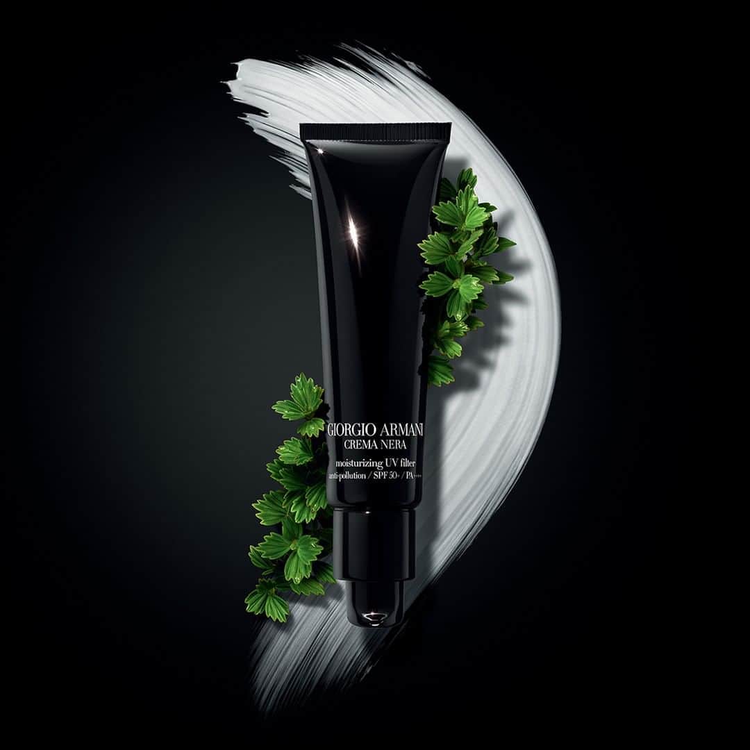 Armani Beautyさんのインスタグラム写真 - (Armani BeautyInstagram)「A sensorial skincare experience with healing properties of the miraculous Reviscentalis plant, CREMA NERA MOISTURIZING UV FILTER ANTI POLLUTION SPF 50+ melts into skin for a flawless, deeply hydrated and matte finish.  #ArmaniBeauty #CremaNera #skincare」8月20日 3時59分 - armanibeauty