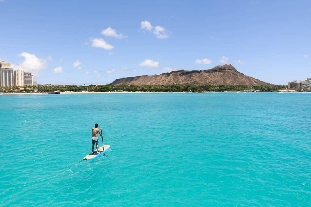 ハワイアン航空さんのインスタグラム写真 - (ハワイアン航空Instagram)「From surfing to stand-up paddle boarding, what's your favorite activity do to in the water? 🏄 📍: Waikīkī, Oʻahu . . . #GlimpseofHawaii #NakedHawaii #HawaiiUnchained #Hawaii #AlohaOutdoors#LuckyweliveHI」8月20日 4時00分 - hawaiianairlines