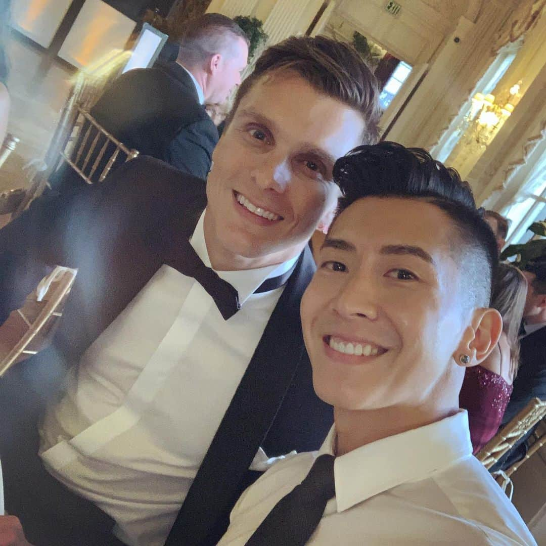 ブライアンさんのインスタグラム写真 - (ブライアンInstagram)「Had a blast last week, at @jameshobart & @kassandraaveni ‘s beautiful wedding~ Seriously, one of the best weddings and fun nights, I have had in while! Congrats to you both again... Love y’all so much!! #blacktiewedding #rhodeisland #rosecliffmansion #crossfit #community #family #love #crossfitonenation #newlyweds #jameshobart #tohaveandtohobart #marriot #newportrhodeisland #newportmarriott」8月20日 4時11分 - thebrianjoo