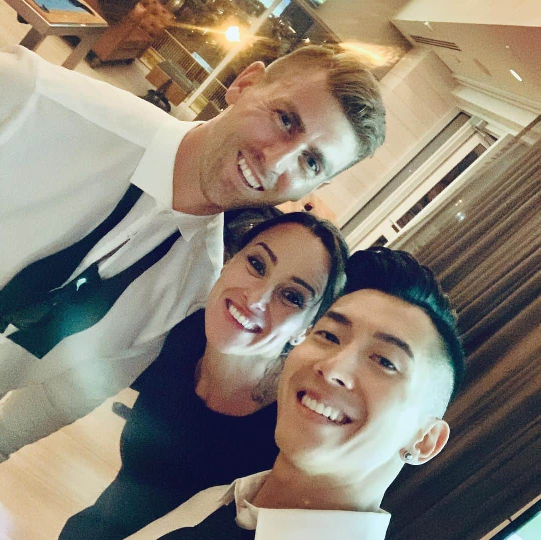 ブライアンさんのインスタグラム写真 - (ブライアンInstagram)「Had a blast last week, at @jameshobart & @kassandraaveni ‘s beautiful wedding~ Seriously, one of the best weddings and fun nights, I have had in while! Congrats to you both again... Love y’all so much!! #blacktiewedding #rhodeisland #rosecliffmansion #crossfit #community #family #love #crossfitonenation #newlyweds #jameshobart #tohaveandtohobart #marriot #newportrhodeisland #newportmarriott」8月20日 4時11分 - thebrianjoo