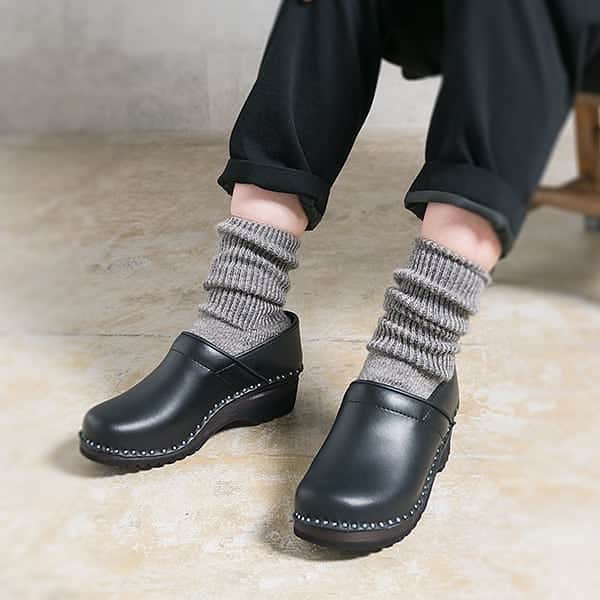 トロエントープさんのインスタグラム写真 - (トロエントープInstagram)「How about Van Gogh clogs with some cool socks? Photo @mutehak」8月20日 4時17分 - troentorpclogs