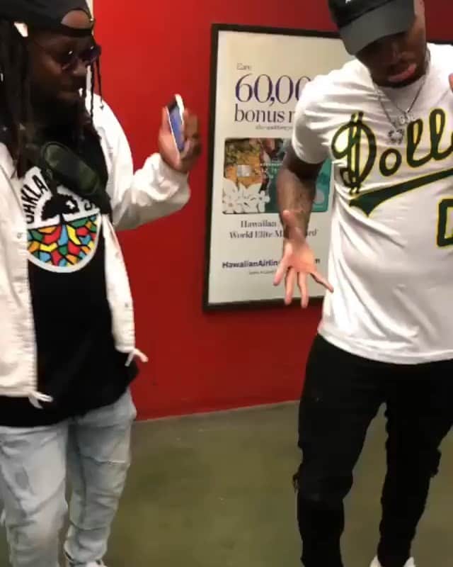 デイミアン・リラードのインスタグラム：「Real Oakland... #BrookfieldChallenge #DreGrant #BIGDOLLA  @icecold3000 that boy cold wit it.」