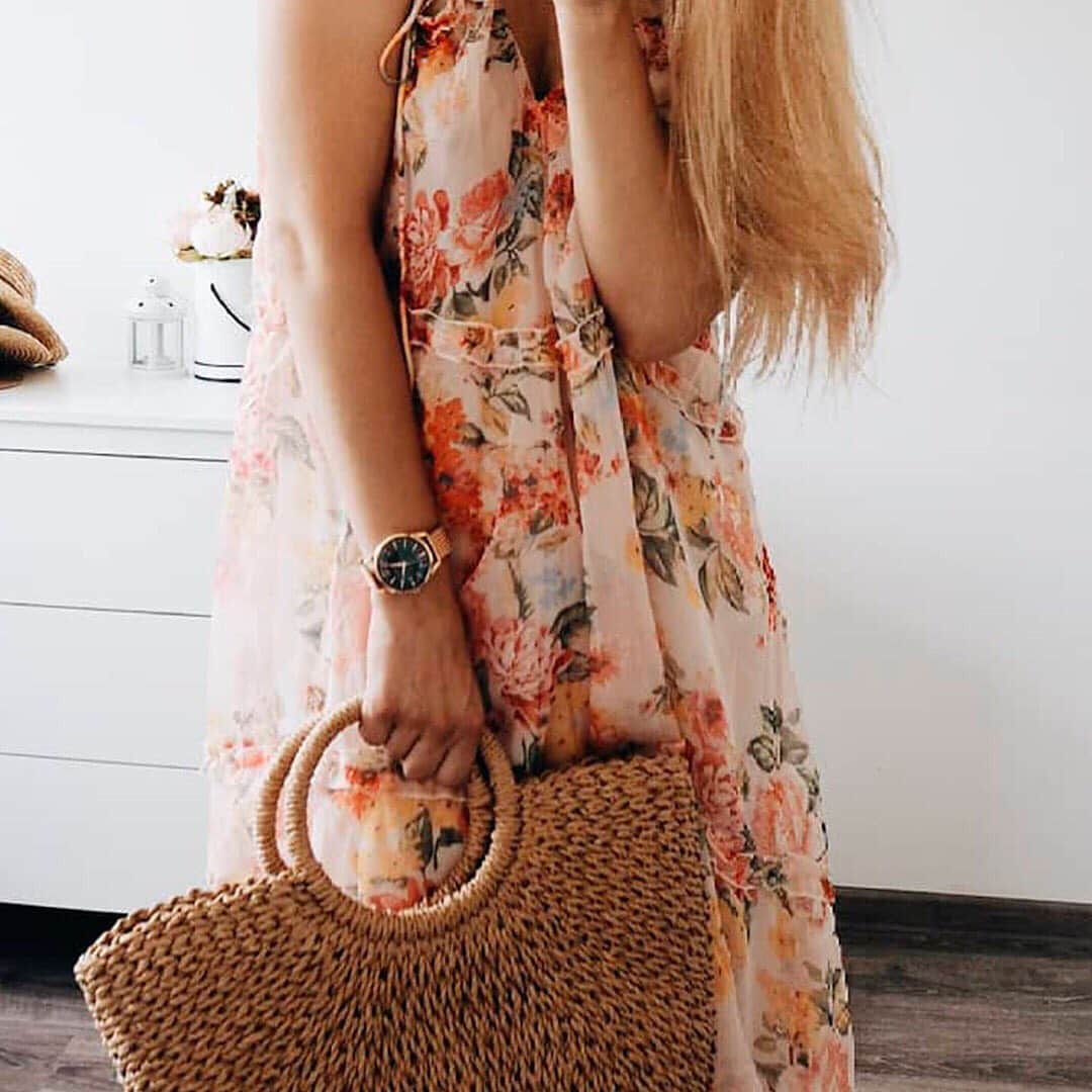 Henry London Official page of Britishさんのインスタグラム写真 - (Henry London Official page of BritishInstagram)「We’ve got this week in the bag. @zannasplace styles our stunning Stratford mesh with a floral maxi and straw bag... we love it! . . . #henrylondon #henrywatches #womenswatches #womensfashion #london #britishdesign #britishbrand #vintage #heritage #stratford #teal #gold #rosegold #turquoise #outfitinspiration」8月20日 4時41分 - henrywatches