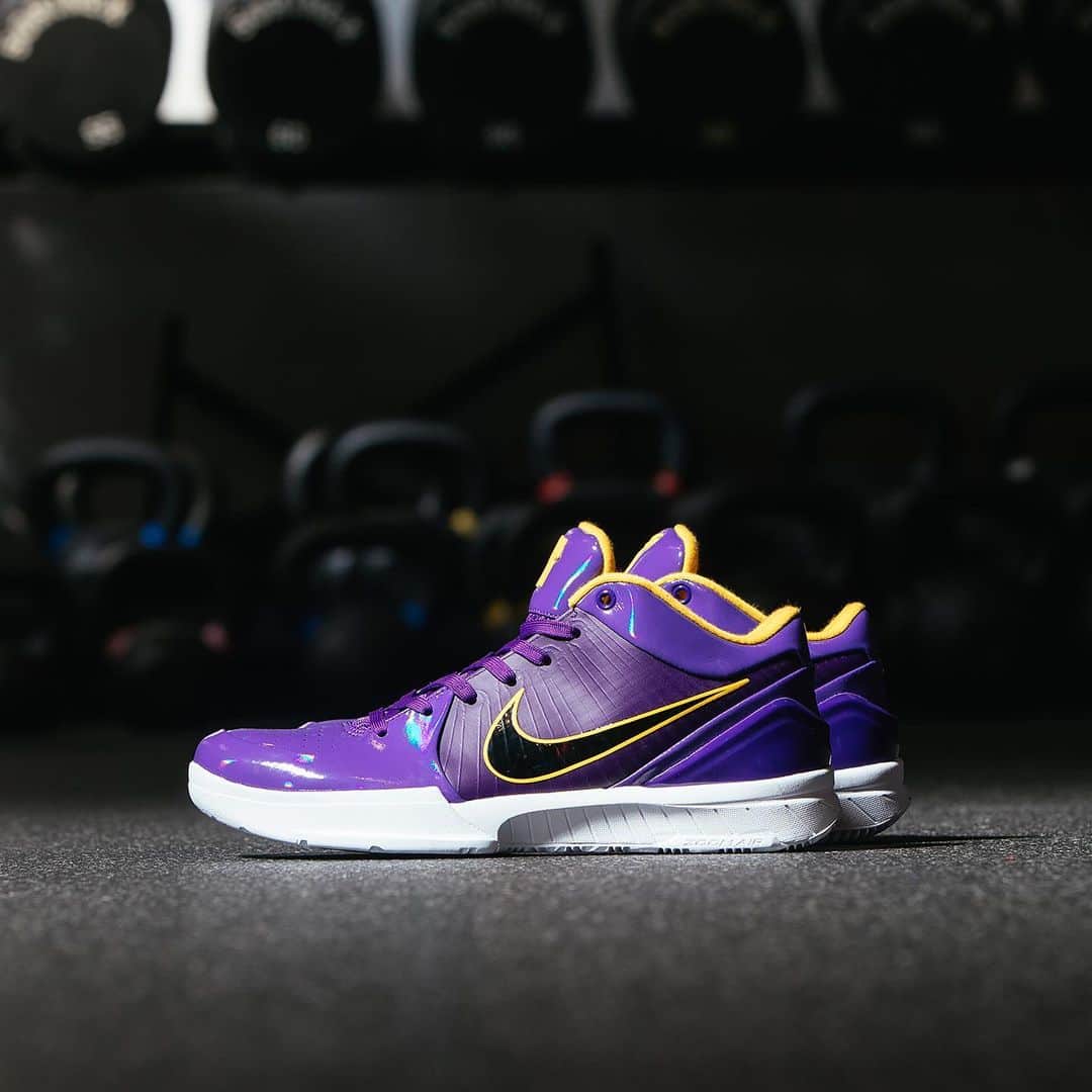 UNDFTDさんのインスタグラム写真 - (UNDFTDInstagram)「UNDEFEATED x NIKE ZOOM KOBE IV PROTRO “COURT PURPLE”  Featuring an iridescent patent leather and carbon fiber accented low upper;  co-branded tongue labels with the signature Kobe Logo and the UNDEFEATED 5 strike; Zoom Air cushioned midsoles and an iridescent UNDEFEATED logo, 8 and 24 heel details honoring Kobe Bryant’s legacy」8月20日 4時45分 - undefeatedinc