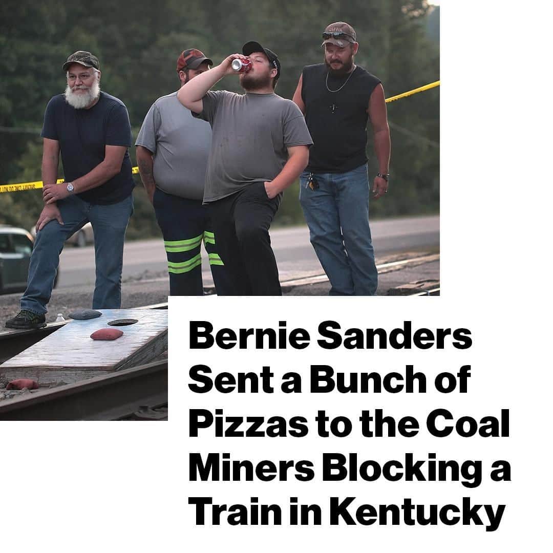 VICEさんのインスタグラム写真 - (VICEInstagram)「Dozens of Kentucky coal miners protesting over millions’ worth of unpaid wages received a gift of encouragement from Sen. Bernie Sanders: 18 pizzas. 🍕 Link in bio. Photo by Scott Olson/Getty Images」8月20日 4時46分 - vice