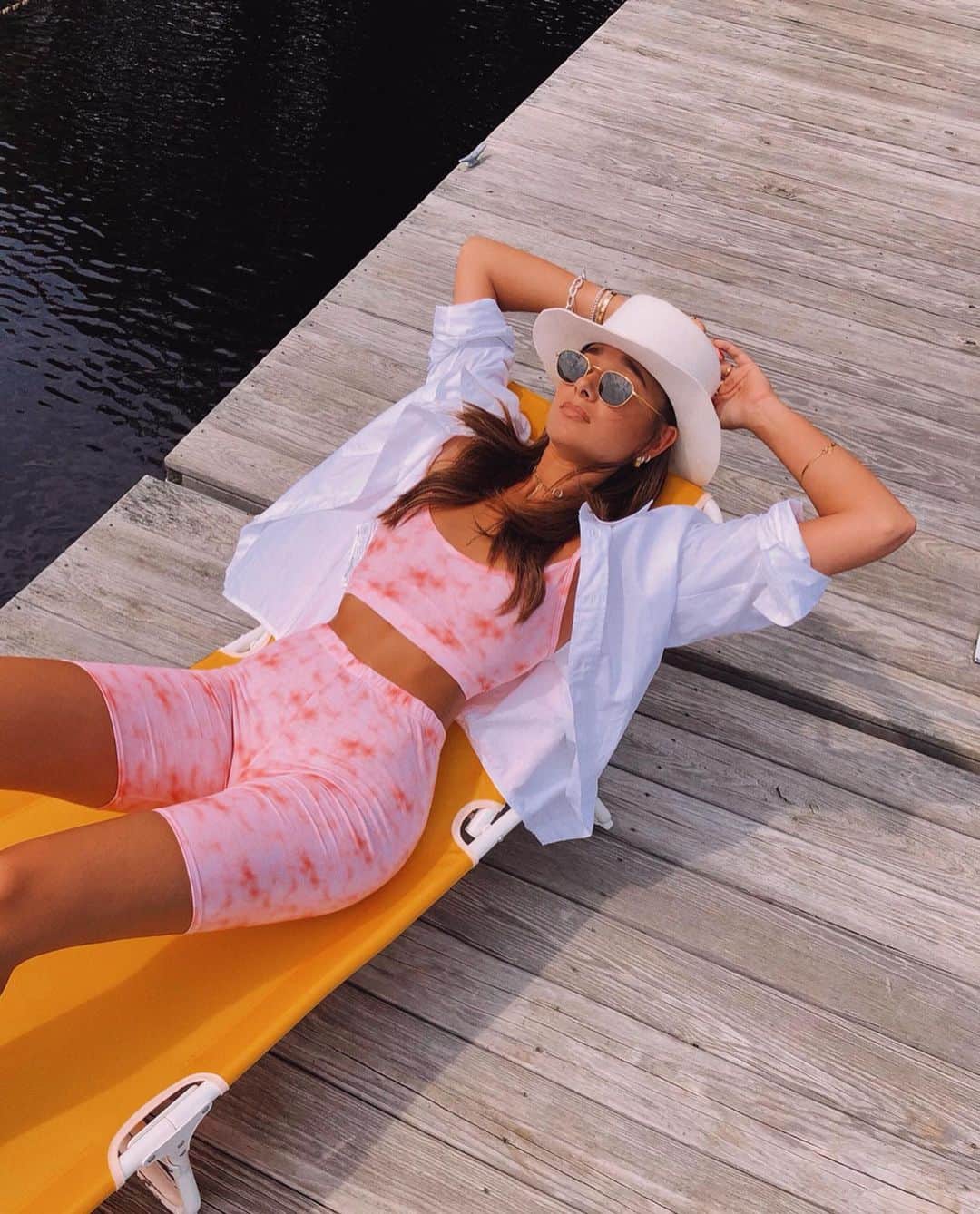 We Wore Whatさんのインスタグラム写真 - (We Wore WhatInstagram)「I’m on lake time 🛶 in @boohoo #boohooontheroad」8月20日 5時01分 - weworewhat