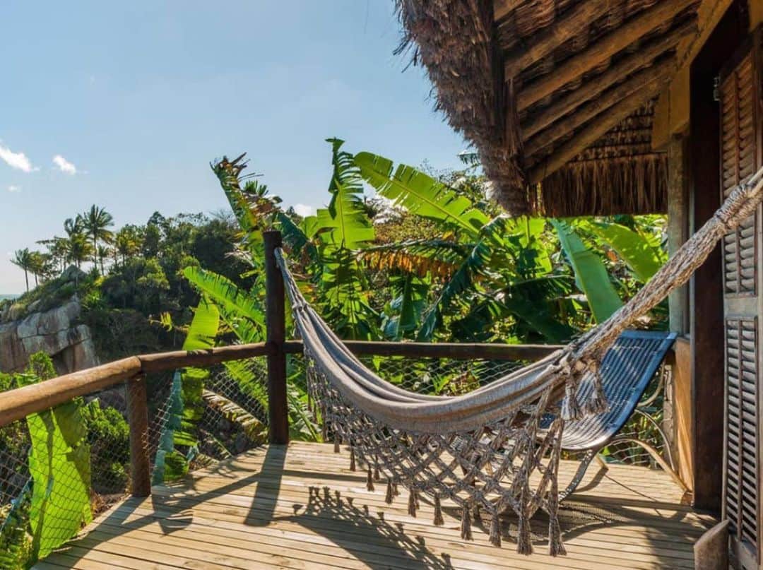 Airbnbさんのインスタグラム写真 - (AirbnbInstagram)「International hammock napping protocols forbid the setting of any alarm. So just trust that the periquitos (parakeets) at your remote villa will wake you when it’s time. Then hike past waterfalls to the pristine sands of Praia do Bonete.」8月20日 5時08分 - airbnb