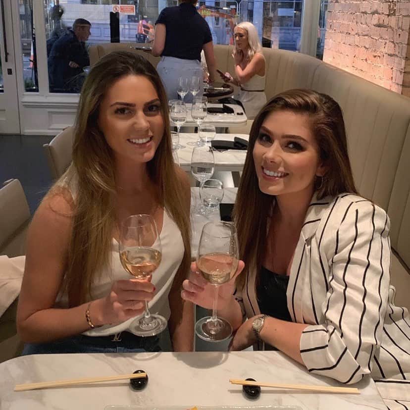 ニッキー・サンダーソンのインスタグラム：「The most amazing night with my bestie! Thank you @bloomsburystreetkitchen for making @fatnat22 and I’s night so wonderful! Great food and the best meal buddy💗 Thank you Augusto for looking after us 😊  #nightout #catchup #meal #restaurant #londonrestaurant #bestie #bestfriend #goodfood #love」