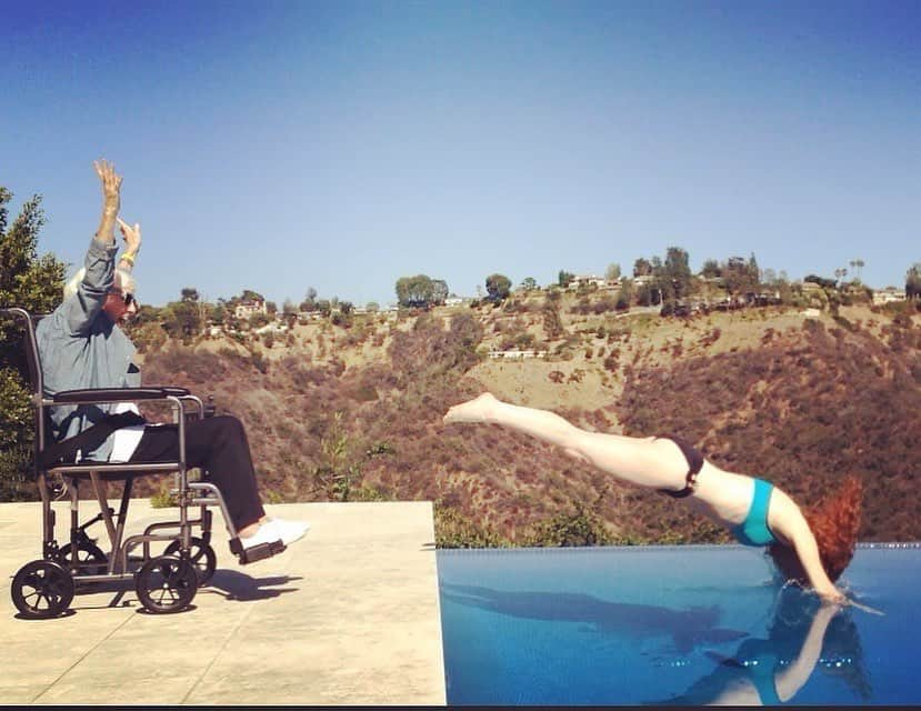 キャシー・グリフィンさんのインスタグラム写真 - (キャシー・グリフィンInstagram)「‪C’mon people. August 2016. Maggie pushing me into the pool from her wheelchair with such delight! I love this photo. I hope you do too. #WorldPhotographyDay」8月20日 5時17分 - kathygriffin