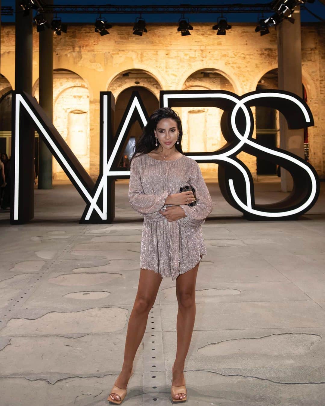 Tamara Kalinicさんのインスタグラム写真 - (Tamara KalinicInstagram)「Picture 1 or 2? Huge thanks to @narsissist for inviting me to celebrate 25 years of their existence! Most magical event ended with unveiling of the new fragrance called AUDACIOUS available from September 1st #NARS25 #NARSissist * presstrip」8月20日 5時20分 - tamara