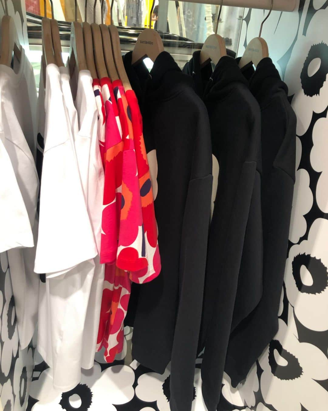 KAINO Yuさんのインスタグラム写真 - (KAINO YuInstagram)「@marimekko @doverstreetmarketginza  #marimekkokioski #doverstreetmarketginza」8月19日 20時28分 - kainoyu