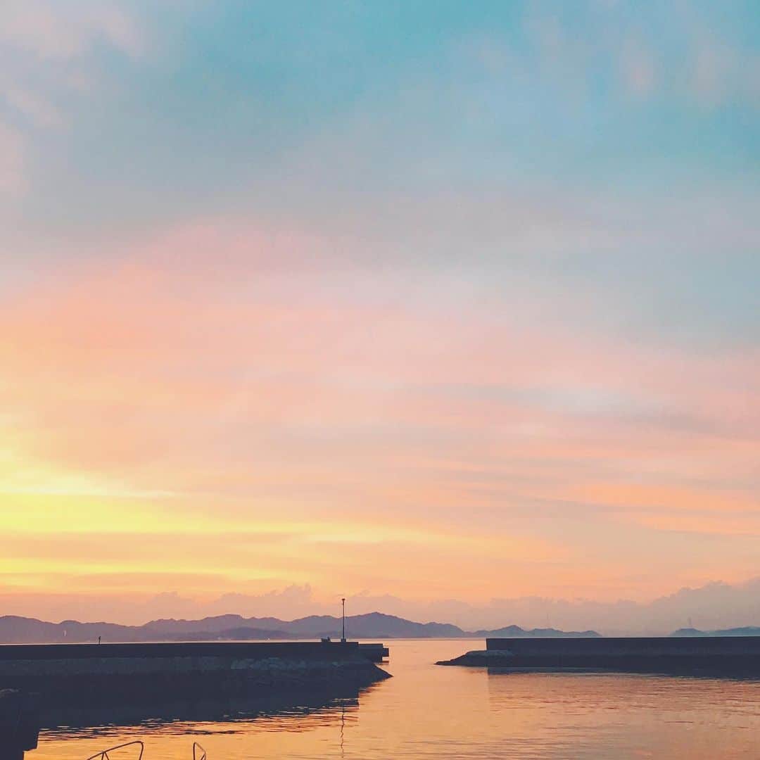 まめのインスタグラム：「Pastel colors. . . たまにはいつかの黄昏。 . #夕暮ラデーション #mwjp #igersjp #indies_minimal #hueart_life #reco_ig #shotoniphone #youmobile #wearegrryo」