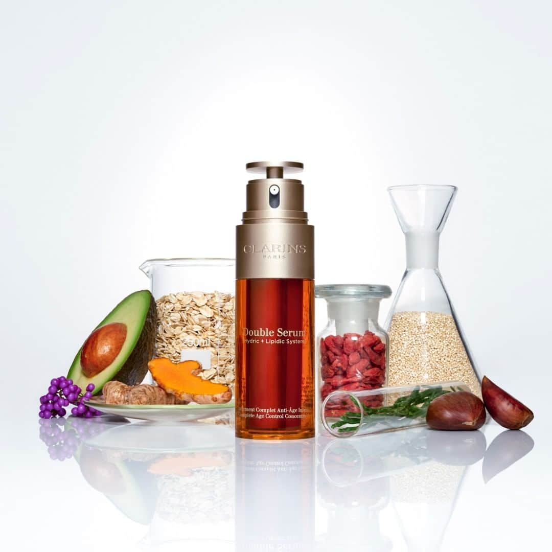 Clarins Españaさんのインスタグラム写真 - (Clarins EspañaInstagram)「¿En busca de un sérum ultracompleto? 🧡  Elige Double Serum, el tratamiento antiedad con 21 extractos de plantas que estimula las 5 funciones vitales de la piel sea cual sea tu edad o tu tipo de piel. 🌿  Encuentra el sérum experto que mejor se adapte a tu preocupación de belleza en nuestro Sérum Finder 👉 link en bio  #SerumFinder #Clarins #Serum #TúAnteTodo」8月19日 20時35分 - clarinsespana