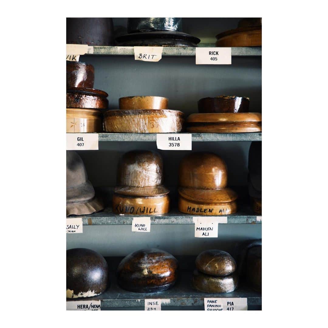 のインスタグラム：「Mühlbauer | #atelier ▫️#hatblocks , hat blocks everywhere! Our #hatmaker Herr Ziegler needs every single one of them to form the #hatbodies 🖤 📷 @ninakvk  #vienna #muhlbauer」