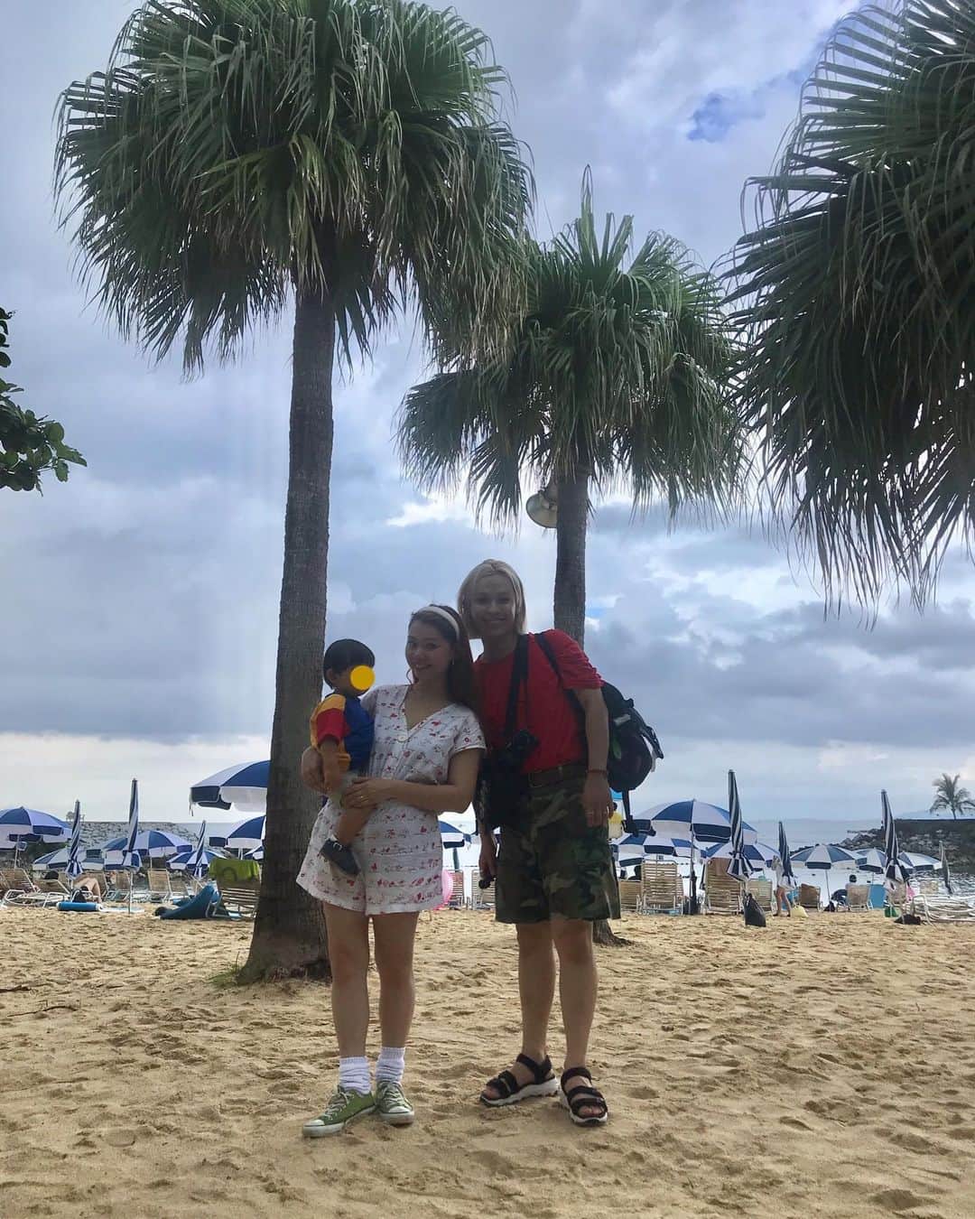 オクヒラテツコ（ぺこ）さんのインスタグラム写真 - (オクヒラテツコ（ぺこ）Instagram)「家族旅行で沖縄にきています🏝 前回はじめてきたときはまだ5ヶ月やったりんく、今回は1歳になって、できることもぐんと増えて、さらにたのしめててとってもうれしい！💕 #higainchellland」8月19日 20時49分 - pecotecooo