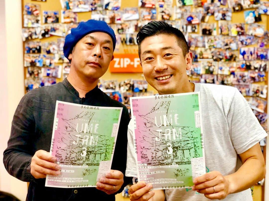 のインスタグラム：「あまりにも共通の知り合いが多いのに、何故今までお逢いしなかったのか！？ でもきっと、逢うべくしてお逢いできてるタイミングなんだと思う。  これから共に創りあげる様々な「遊び」の幕開けだと思っております！  まずは、皆んな、9月1日は知多の佐布里池、『UME JAM3』に参戦だああああ！！！ #tdx #ttime #tですよ #umejam3」