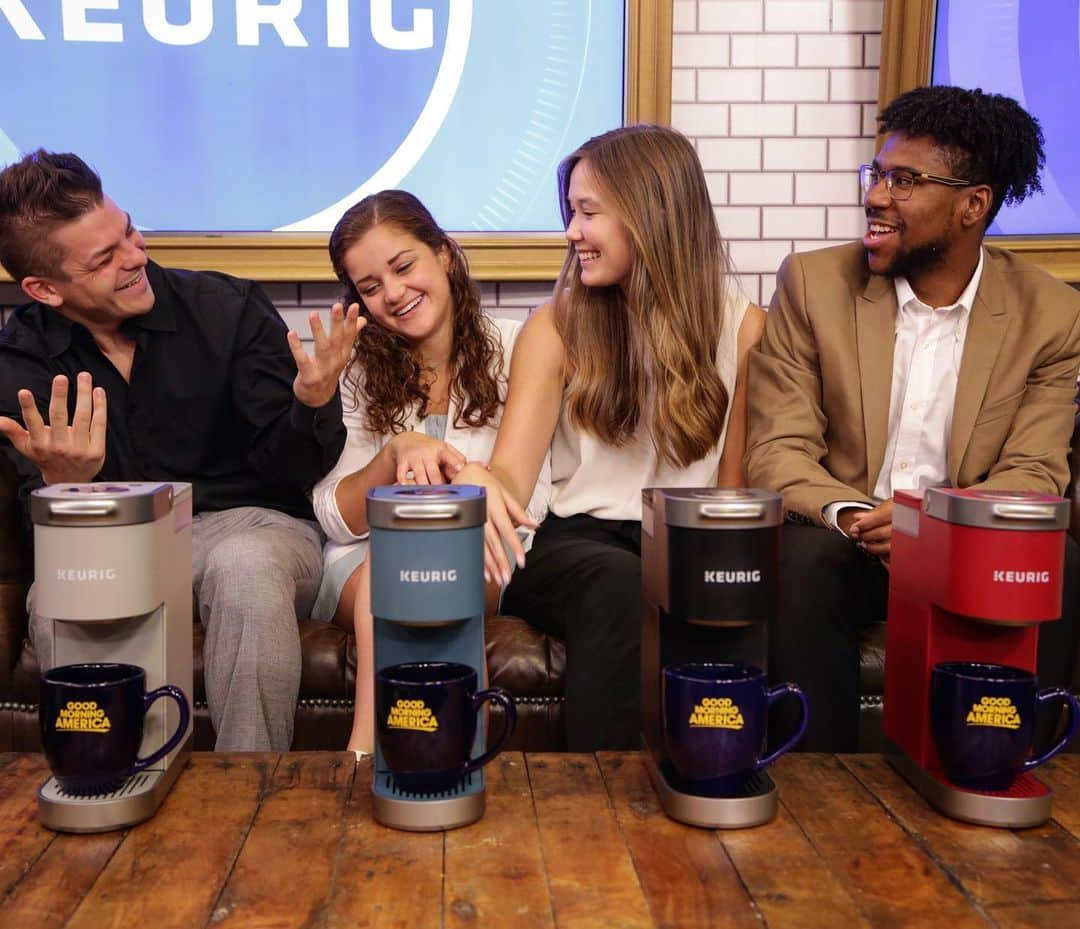 Good Morning Americaさんのインスタグラム写真 - (Good Morning AmericaInstagram)「Our @goodmorningamerica interns are giving everyone a backstage look at our set. What’s a must on set always? COFFEE! Early hours mean we need caffeine - and the @keurig K-Mini Plus can fit anywhere and everywhere we need it to. ☕️」8月19日 20時45分 - goodmorningamerica