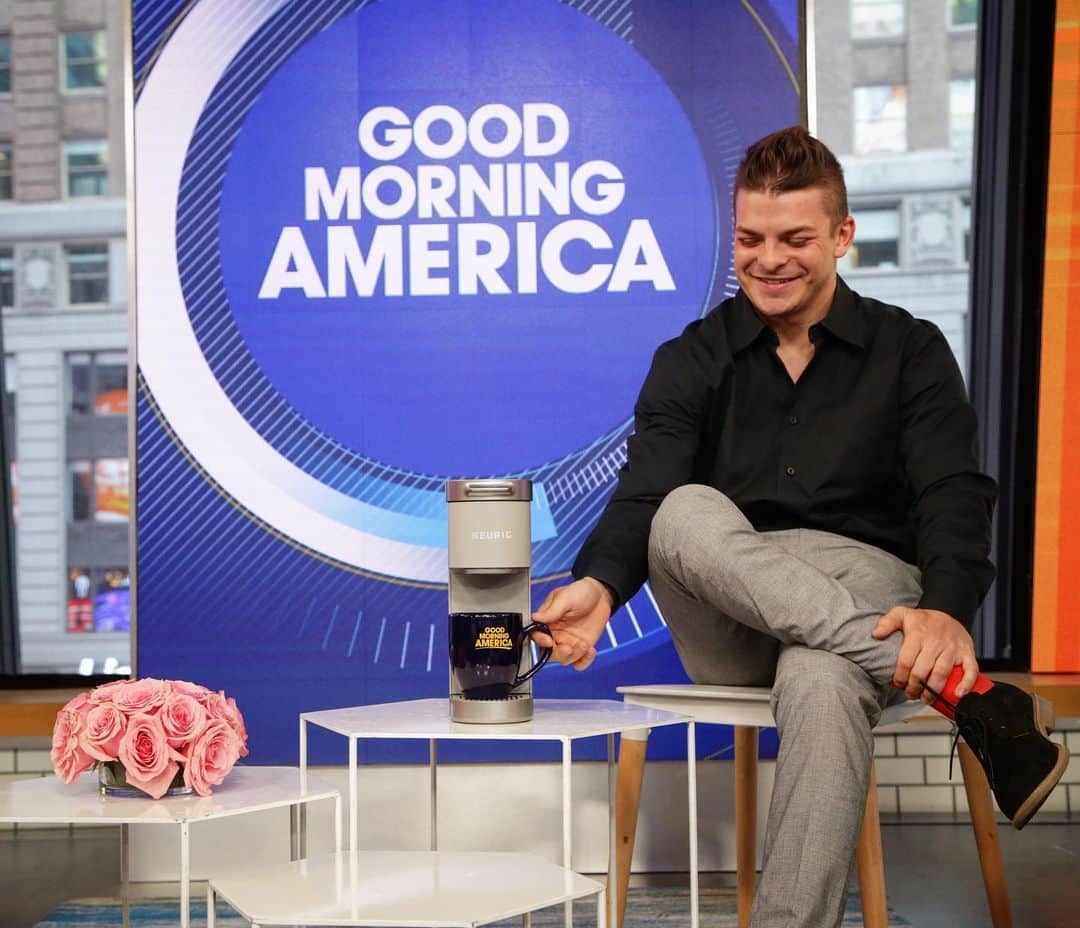 Good Morning Americaさんのインスタグラム写真 - (Good Morning AmericaInstagram)「Our @goodmorningamerica interns are giving everyone a backstage look at our set. What’s a must on set always? COFFEE! Early hours mean we need caffeine - and the @keurig K-Mini Plus can fit anywhere and everywhere we need it to. ☕️」8月19日 20時45分 - goodmorningamerica