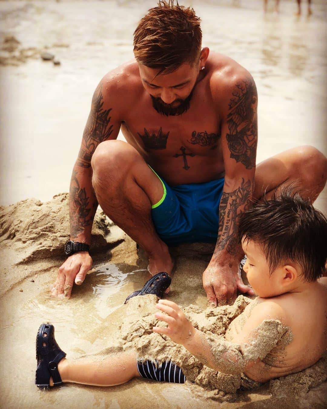 大澤茂樹さんのインスタグラム写真 - (大澤茂樹Instagram)「🏖 . . #summer #beach #baby #son #boy #reversal #rvddw」8月19日 20時51分 - shigeki_osawa