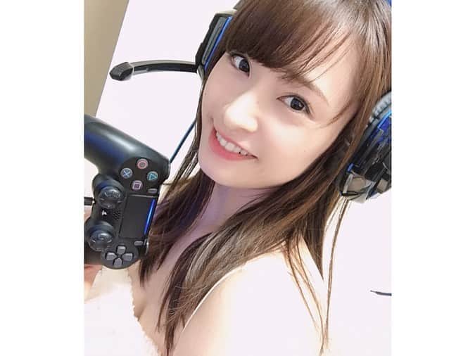 梅本静香さんのインスタグラム写真 - (梅本静香Instagram)「秋のモンハンが楽しみだけど、最近はAPEX🎮﻿ めっちゃ楽しいからみんなやろ🥰﻿ ﻿ #ゲーム女子 #エーペックスレジェンズ  #モンハン #apexlegends #apex #fashion #makeup #ootd #actress #model #Japan #instagood #happy #instaphoto #selfi #寝る直前 #モンハン待ち #エーペックス」8月19日 21時05分 - shizuka0523xx