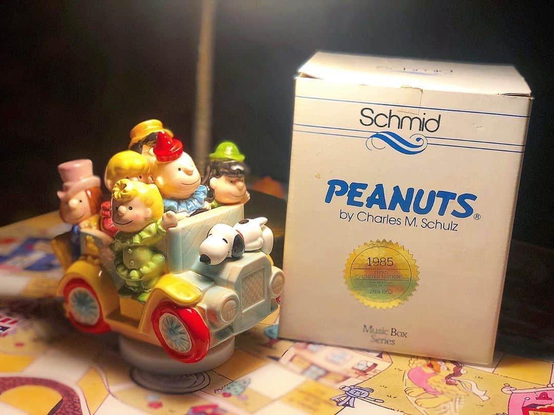 大川知英のインスタグラム：「81's PEANUTS Snoopy"Be a Clown" Musical box Schmid ⭐️ グレートですよ、こいつぁ👨🏽‍✈️🚬 #peanuts#schmid#clown#snoopy #musicalbox#81s#グレート #オルゴール#うぴ#takatsubase  #amecajiboys #アメトイ部」
