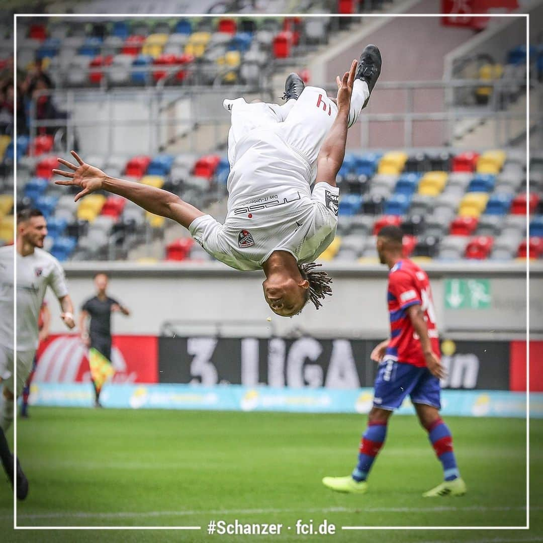 FCインゴルシュタット04さんのインスタグラム写真 - (FCインゴルシュタット04Instagram)「Mit Schwung in die neue Woche 🤩🤸‍♂️ SWIPE ↔️💪 . . #Schanzer #Salto #FlickFlack #Goal #KFCFCI #CaniggiaElva #stuntman #stunt #Jubel #fussball #football #fussball #Auswärtssieg #Schanzerdassindwir #FCI #FCIngolstadt #Leidenschaft #Fu3ball #zeigtsuns #3Liga #gemeinsam #zusammen @caniggia.14」8月19日 20時59分 - dieschanzer