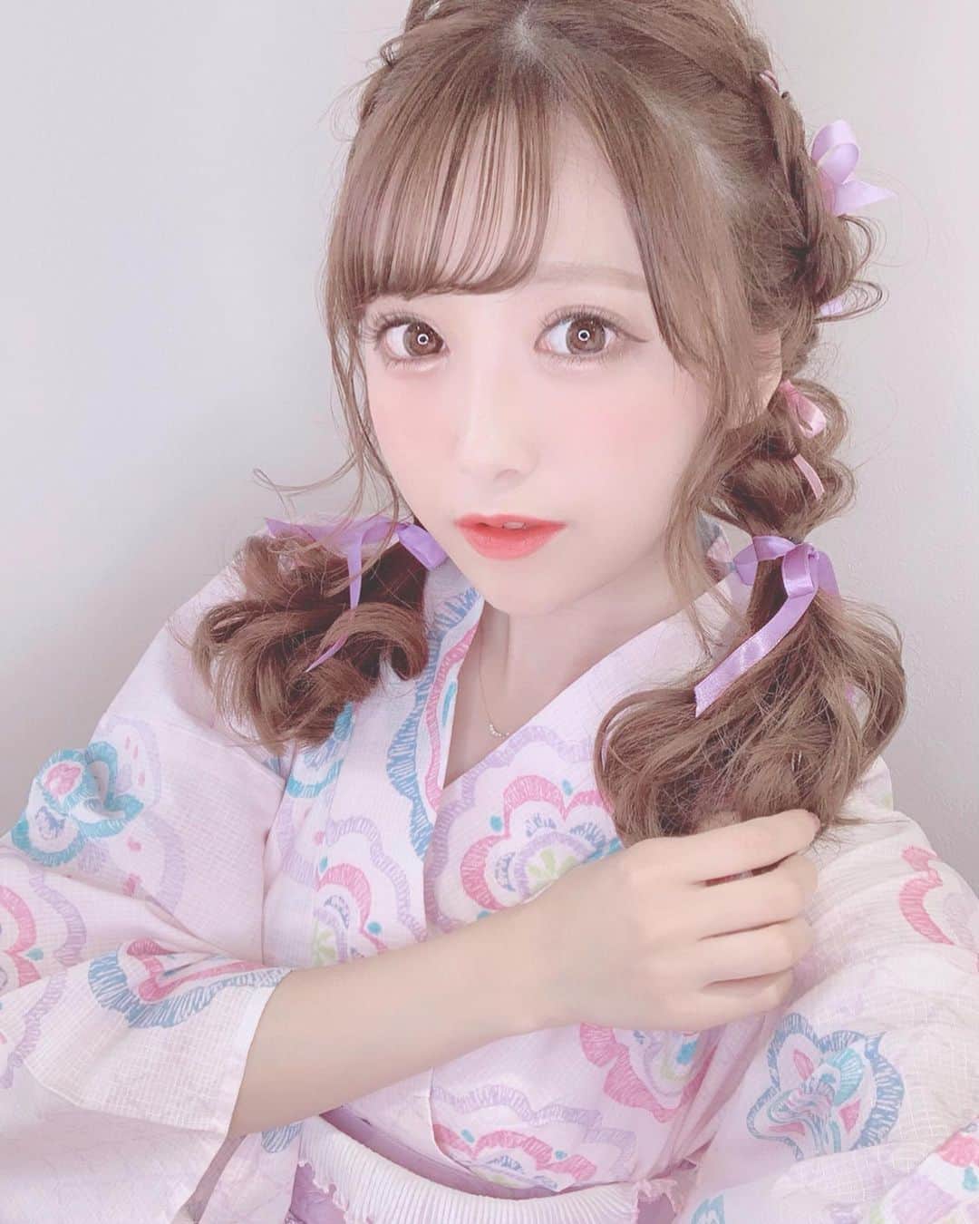田口未彩のインスタグラム：「❤︎ . . 何枚目がすき？💗 . . . #リボンアレンジ #リボンヘアアレンジ #編み込みアレンジ #編み込み #リボン #浴衣 #量産型 #量産型女子 #量産型コーデ #量産型浴衣 #ピンク #パープル #カラー #ブラウンカラー」